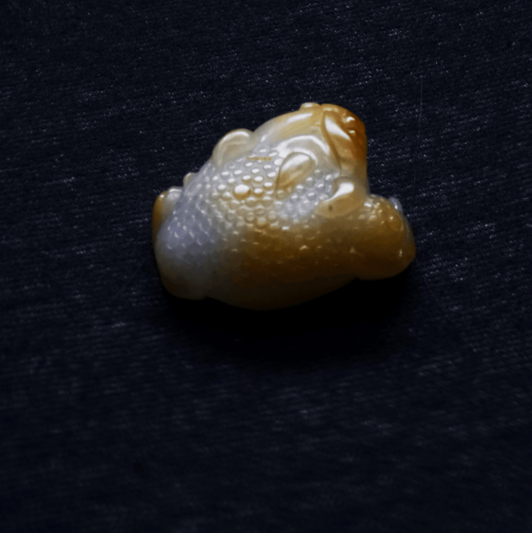 Yellow jadeite with contrasting colors triangular golden toad--ZROLMA(DZ2024923001)XL